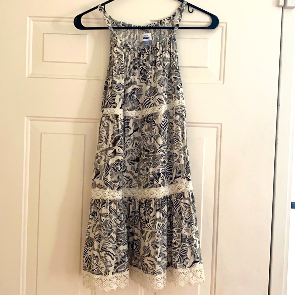 Girls size 10-12 (L) sundress. Black/white.